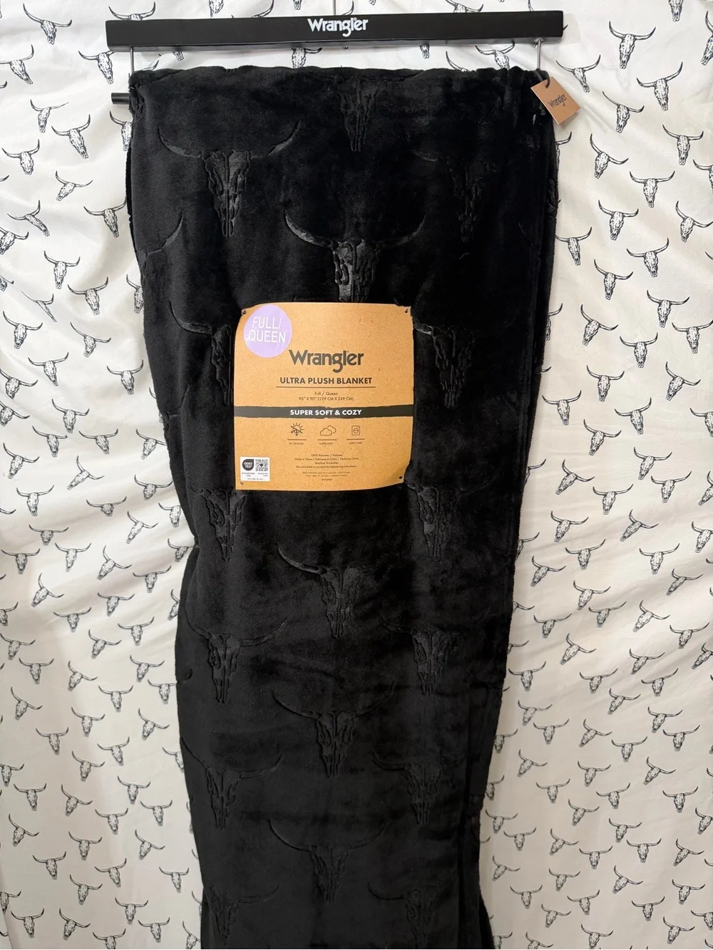 Queen wrangler blanket black longhorn skulls